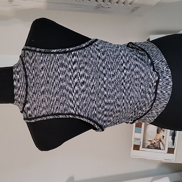 🆕️ Outdoor Voices Circuit Mock Crop Tank - Picture 3 of 5